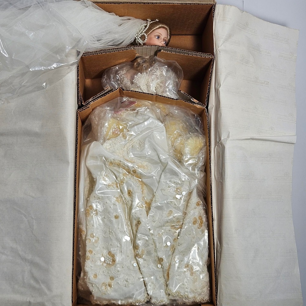 Ashton-Drake Galleries Melody Porcelain Bride Doll She Walks in Beauty NIB